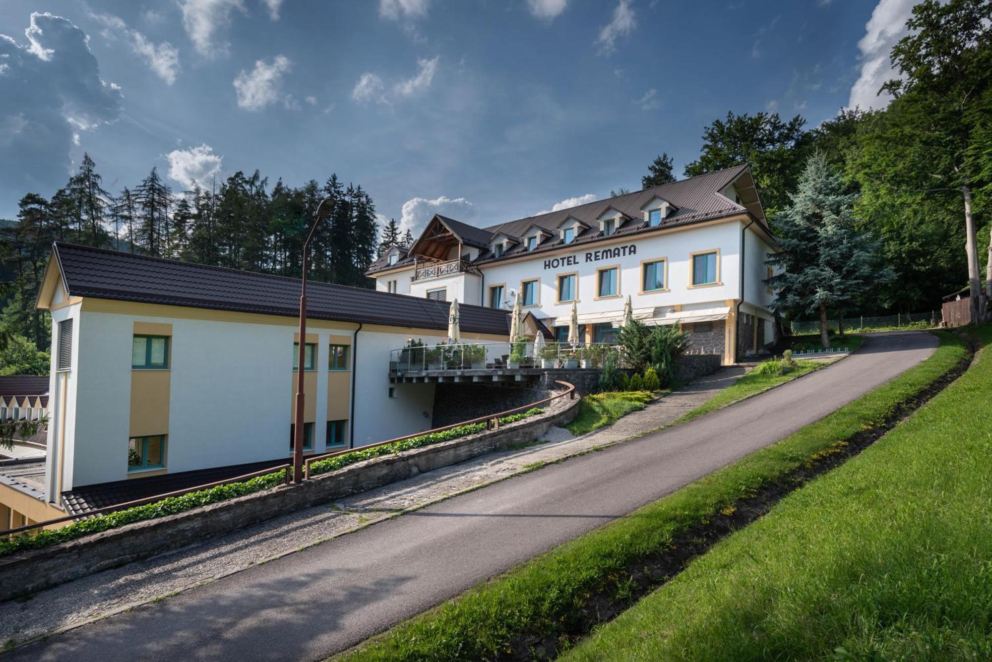 Horsky Hotel Remata Raztocno Zewnętrze zdjęcie