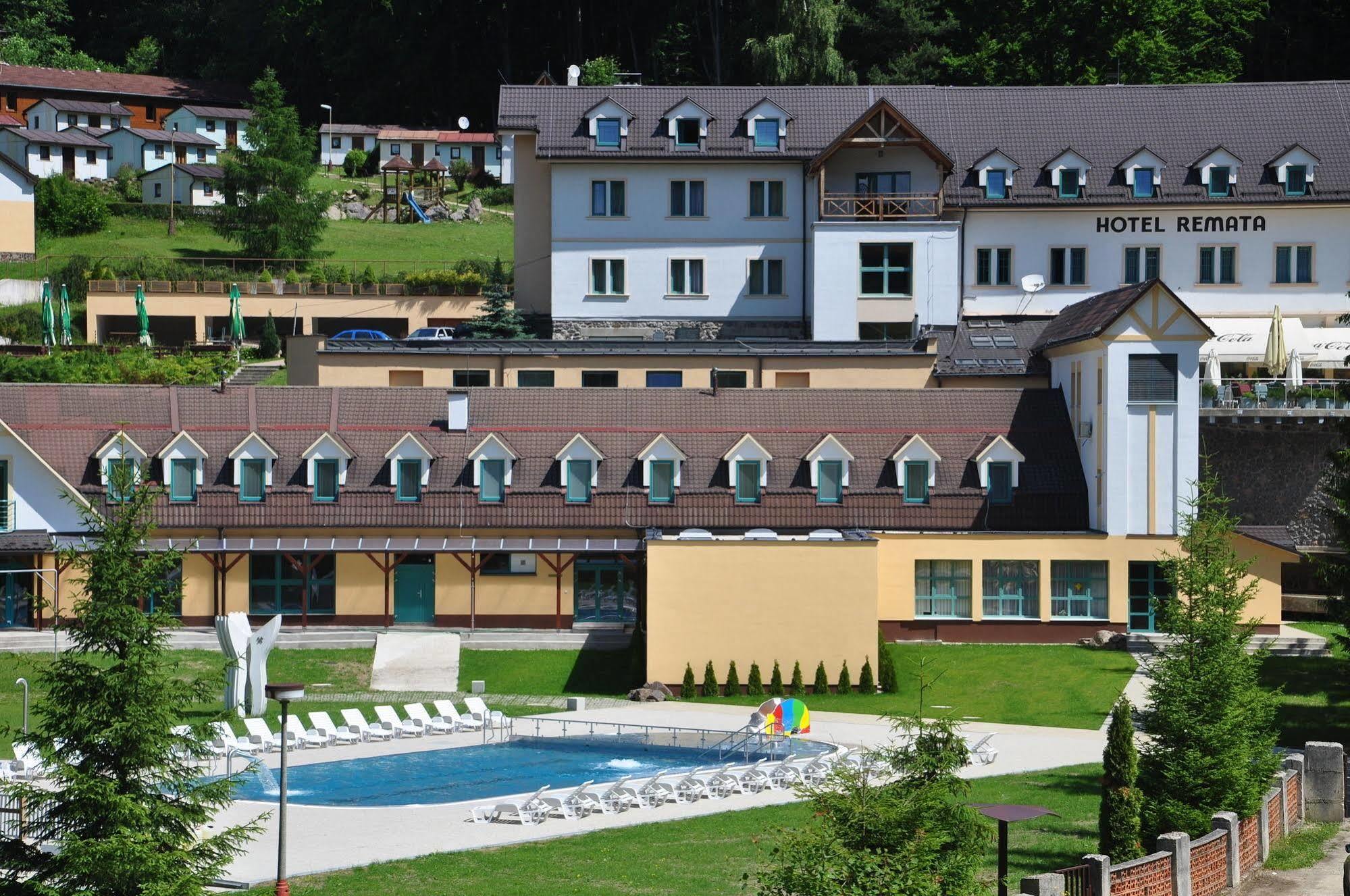 Horsky Hotel Remata Raztocno Zewnętrze zdjęcie